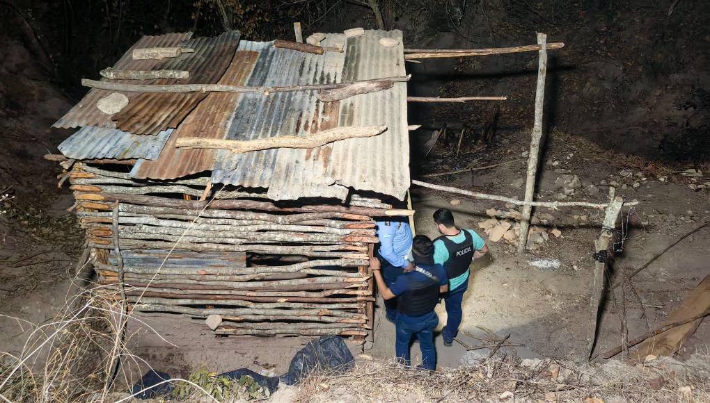La joven fue llevada hasta esta casa abandonada en donde fue abusada físicamente por los dos sujetos.