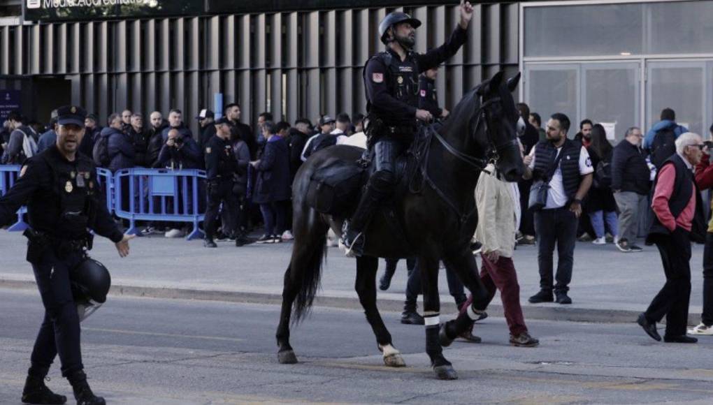 Las autoridades españolas anunciaron el martes que reforzaron su dispositivo de seguridad para los partidos de ida de cuartos de final de la Liga de Campeones que se disputarán en Madrid, debido a las amenazas lanzadas por el grupo yihadista Estado Islámico (EI).
