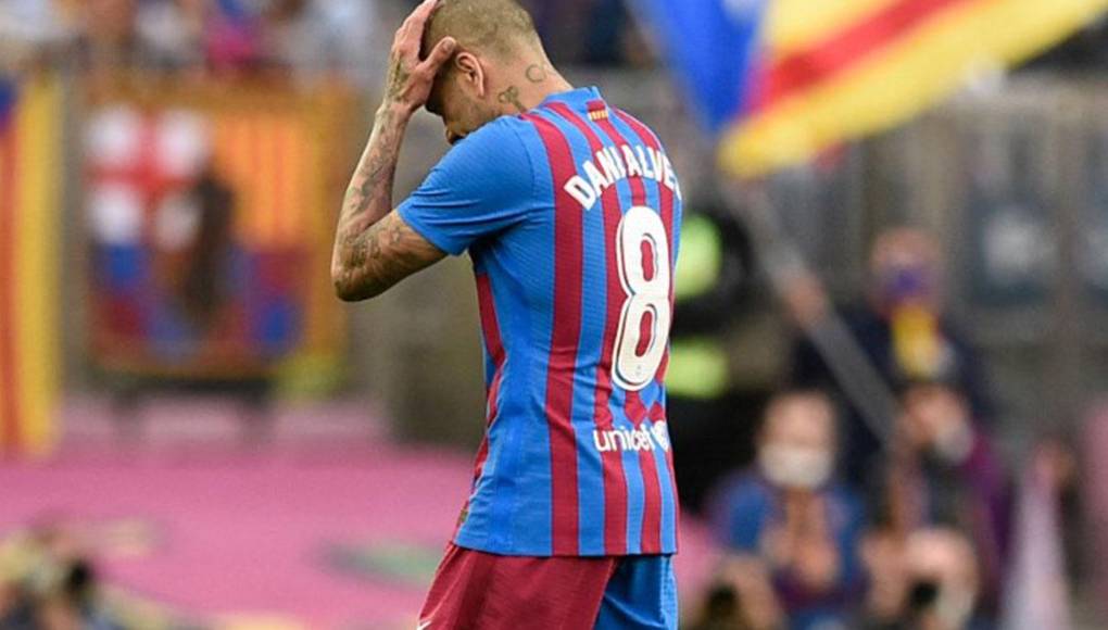 El brasileño de 40 años también afrontaba una condena social y ahora se le suma la de sus ex clubes como el Barcelona, que acaba de tomar una histórica y contundente decisión.