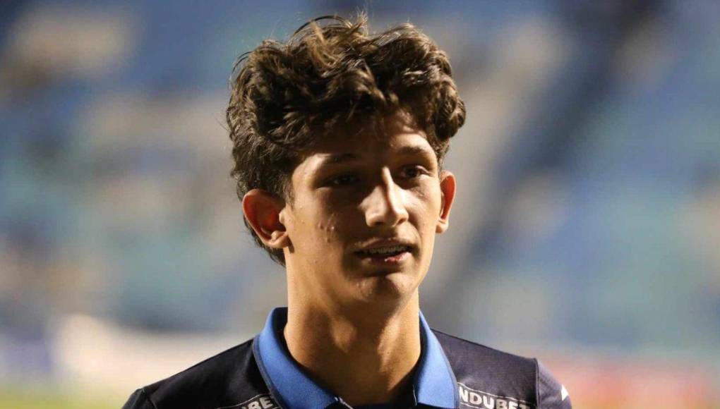 Mathías Vazquez De La Iglesia nació el 15 de diciembre del 2006, días en donde el Motagua se coronó campeón de Liga Nacional en el Olímpico ante Olimpia. Tiene 17 años de edad.