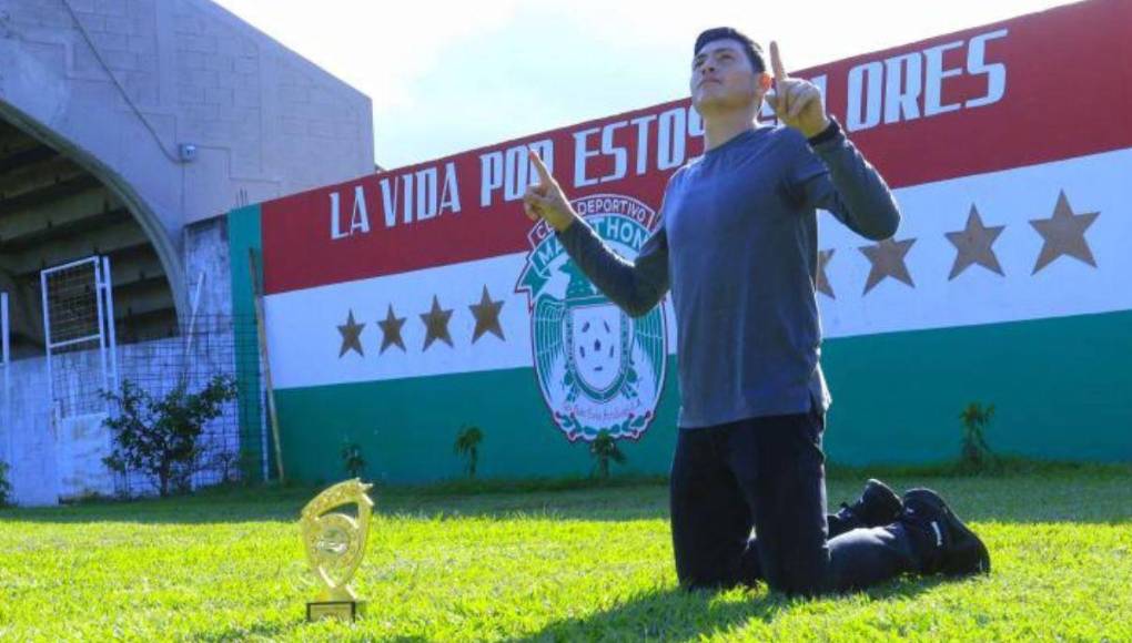 Su humildad y proceso lo llevó a ser elogiado.