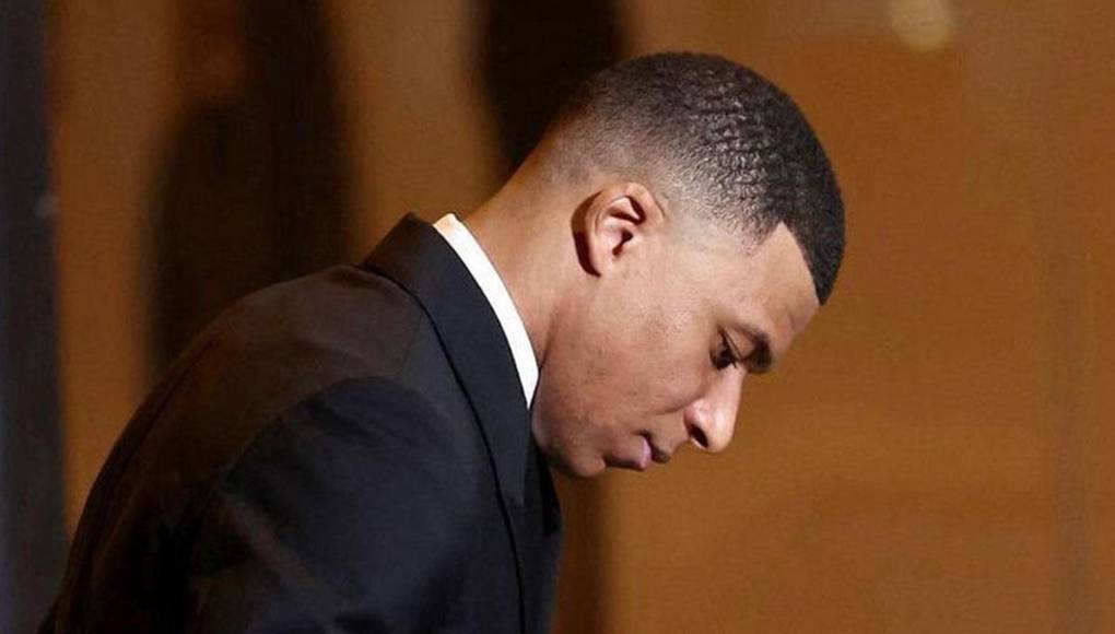 El francés Kylian Mbappé está siendo una de las personas más nombradas en el mundo del fútbol.