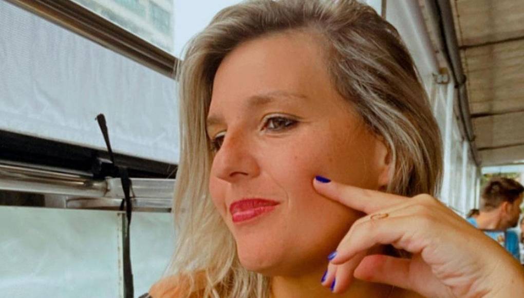 “Después de que Inter hiciera el tercer gol, en vez de festejar con su hinchada decidió abrazarme y darme un beso, como si mi cuerpo estuviese allí y él pudiera hacer eso sin mi permiso. Entonces está registrado en la comisaría por esta denuncia y de ahora en adelante estará obligado a tomar distancia”, dice en la denuncia Gisele Kümpel.