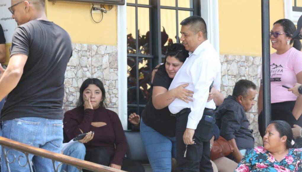 Bajo un clima de tristeza y sed de justicia, los allegados a la familia Matamoros Reyes lloran la partida de Yeni y Josué, quienes fueron víctimas de un accidente provocado por un conductor en estado de ebriedad.