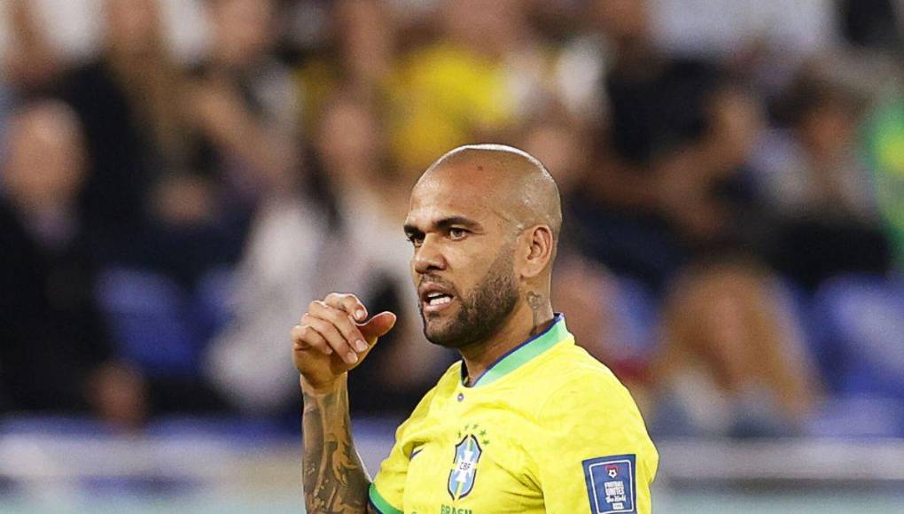 “Sé de muy buena fuente, porque estoy en constante contacto con su familia, con sus papás y sus hermanos que, en este momento, están volando hacia Barcelona para reencontrarse con el futbolista mañana (hoy)”, dijo este lunes en comunicación con El Gordo y La Flaca.