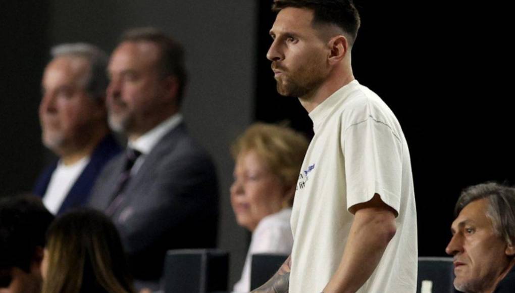 Messi estaba con una cara de pocos amigos al ver como David Ruiz dejó al Inter Miami con diez. 