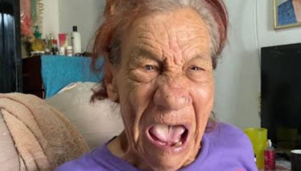 Su nombre real era Gilberto Salomón Vázquez, mejor conocido como «La Gilbertona», fue un creador de contenido de 88 años que se convirtió en un ícono de la diversidad en México. De él, se han hecho memes, videos graciosos y viralizado sus polémicas declaraciones.