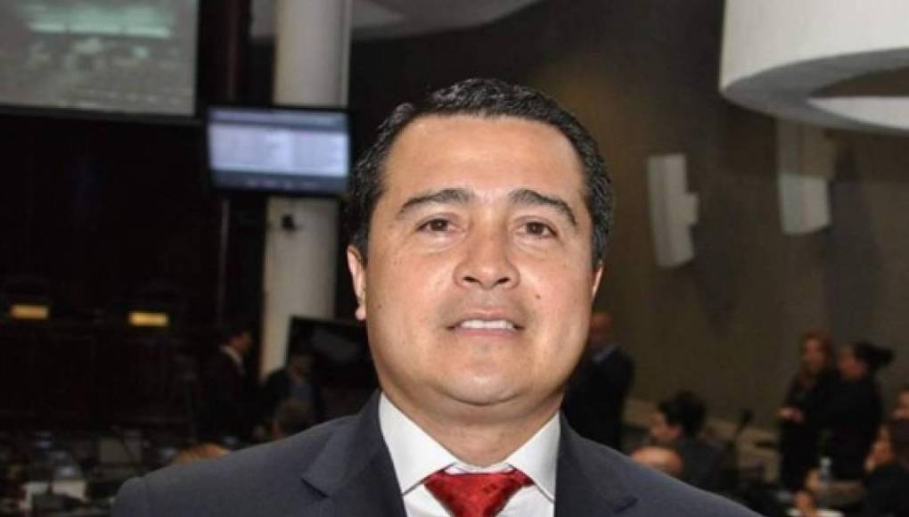 Ayer, en el contra interrogatorio de la Fiscalía, el militar confesó que él mismo le había dicho a JOH que su hermano, Tony Hernández, era amigo de narcotraficantes.