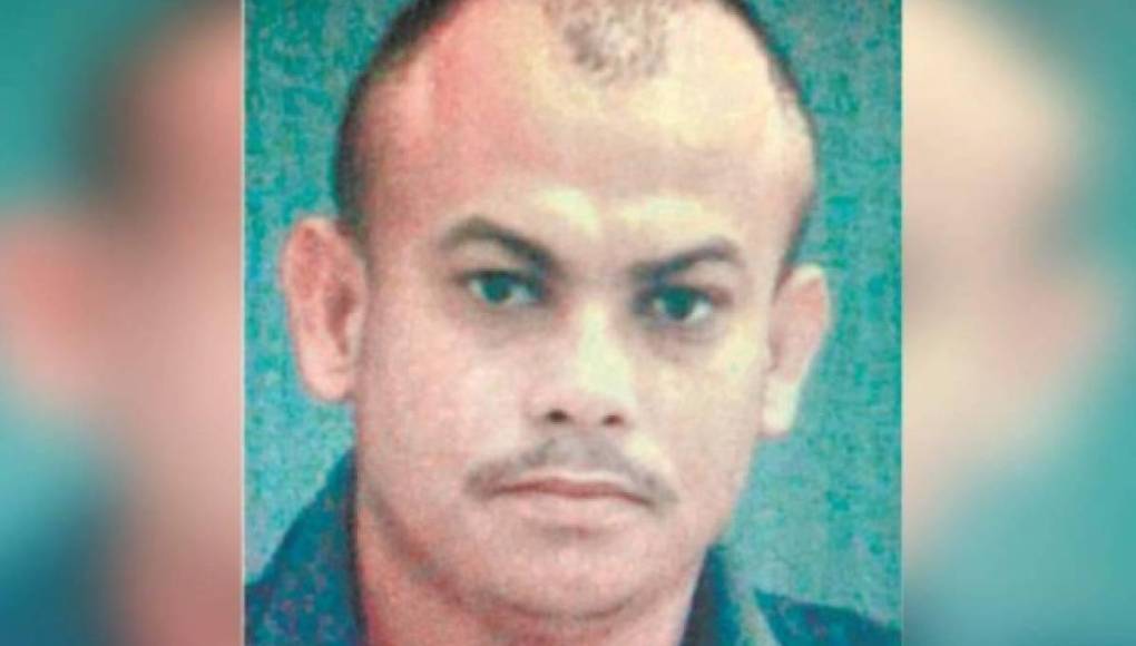 Devis Leonel Rivera: [Se ríe]. Urbina Soto: ¿Cómo ha estado? Devis Leonel Rivera: No, compa, ahí, en lo que cabe, todo bien. Urbina Soto: Eso está bueno. Devis Leonel Rivera: Óscar Álvarez, que es... ¿será que está enamorado de uno?