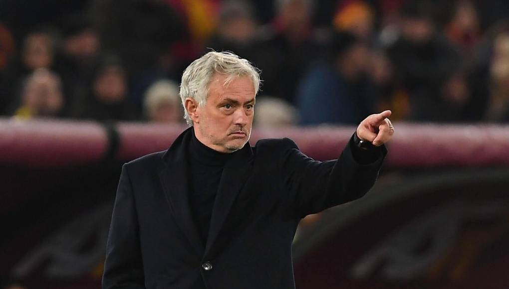 José Mourinho está escuchando ofertas de España, Italia, Francia, Inglaterra y Alemania. Es agente libre luego de su paso por la Roma.