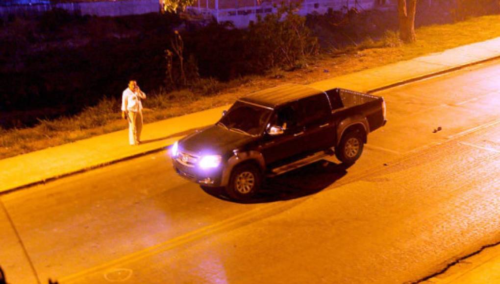 El testigo número once respondió: “Sí, Orlán Chávez. Fue fiscal contra las drogas. Estaba investigando a un primo mío. Encontré gente para matarlo. En la fotografía, la escena del crimen contra el fiscal en Tegucigalpa.