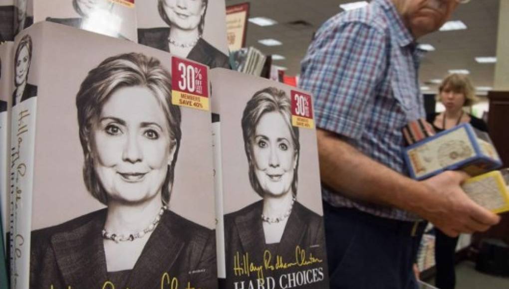 Hillary Clinton llama demagogo a Manuel Zelaya en su libro