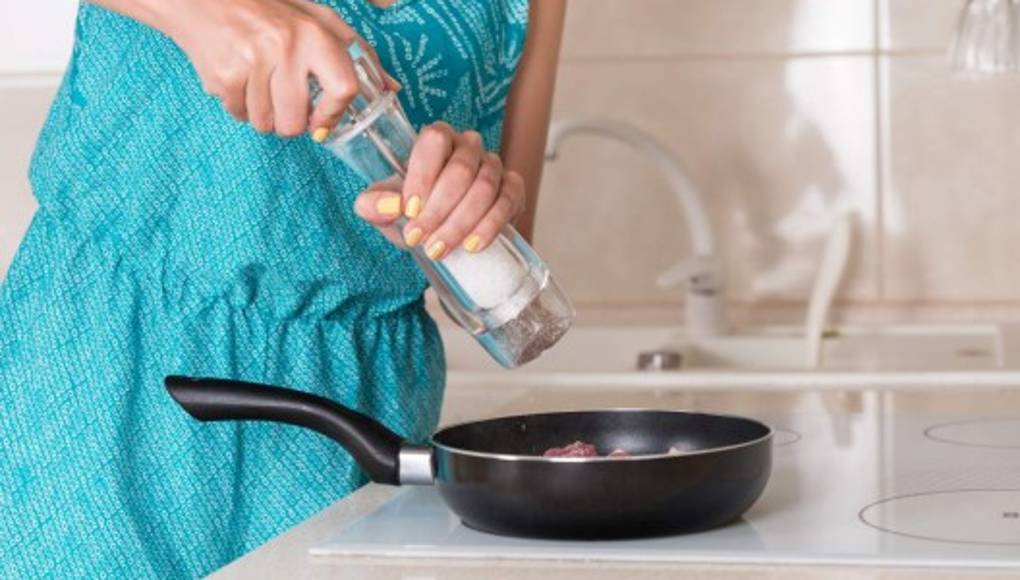 ¿Menos sal, menos viajes al baño de noche?