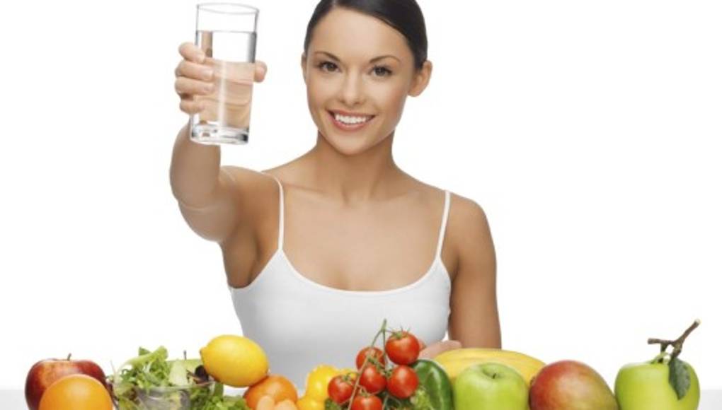 Riñones sanos con dieta rica en frutas y verduras