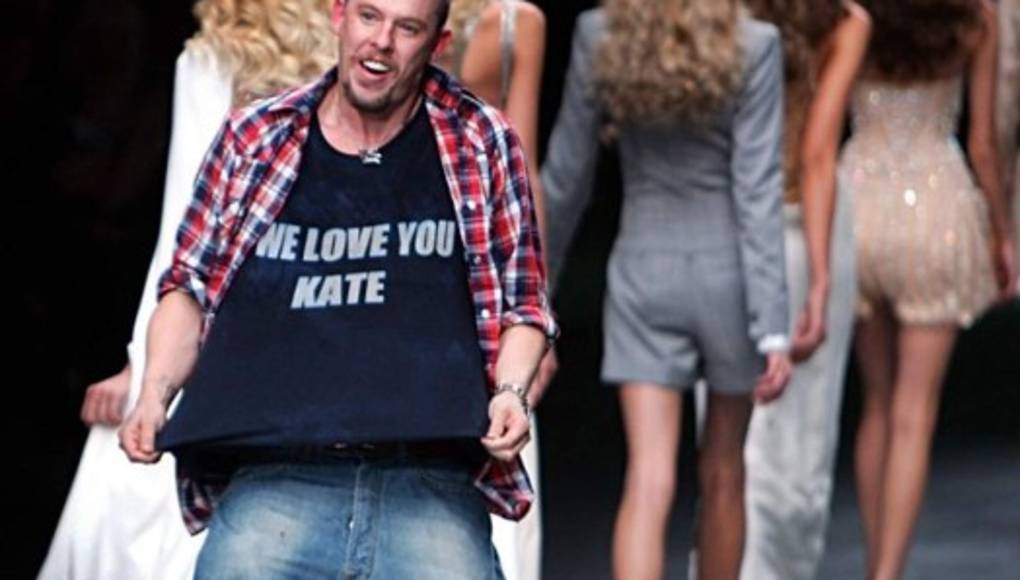 Diseñador Alexander McQueen admitió que padecía VIH antes de morir