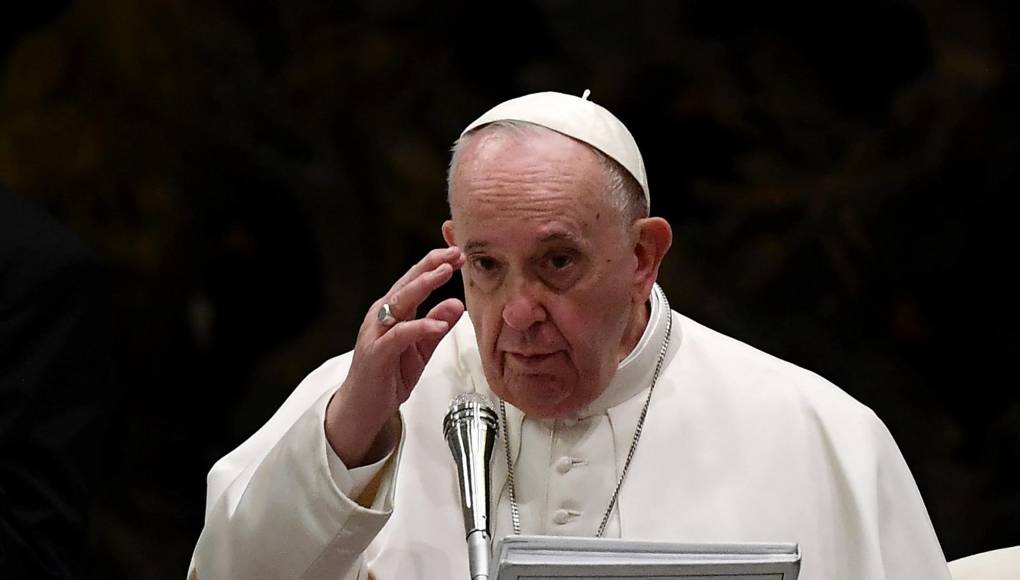El Papa critica a quienes no quieren tener hijos y prefieren adoptar “perros y gatos”