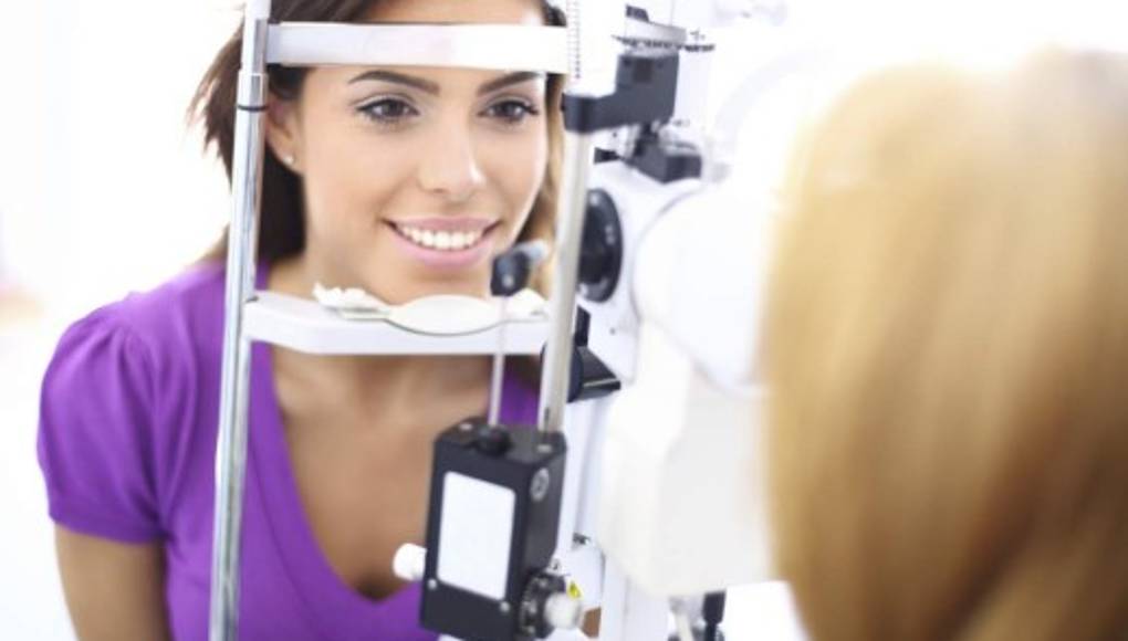 El estrés causa problemas oculares