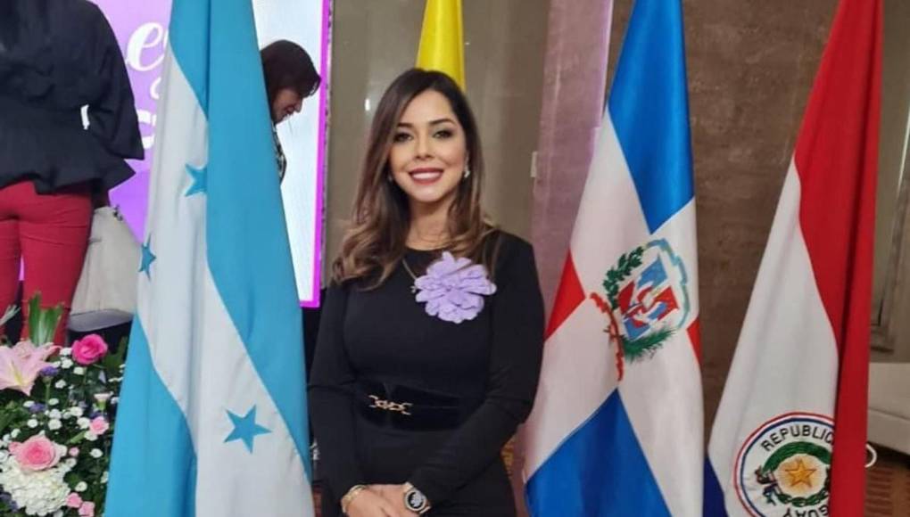 La beligerante y bella legisladora no vio con buenos ojos que Ana García haya lanzado una precandidatura días después de que su esposo fue declarado culpable por narcotráfico en Estados Unidos. 