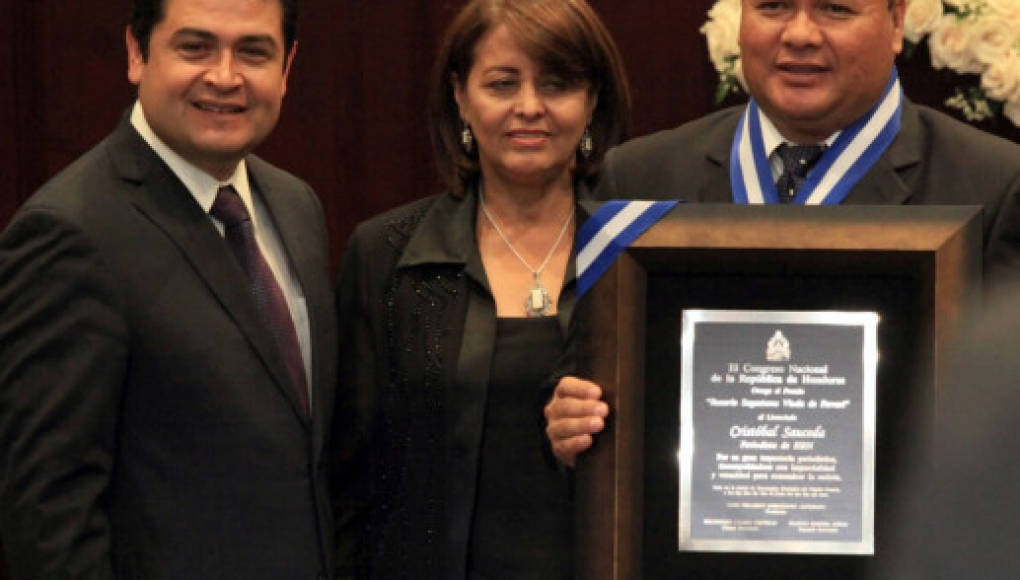 Congreso entrega premios a periodistas de Honduras