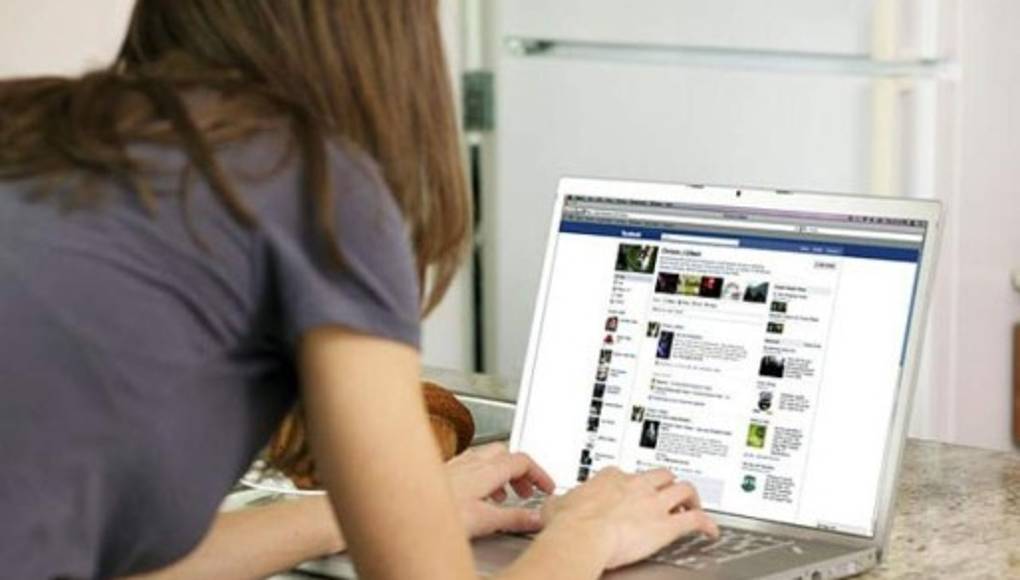 ¿Facebook hace que las mujeres jóvenes sigan dietas peligrosas?