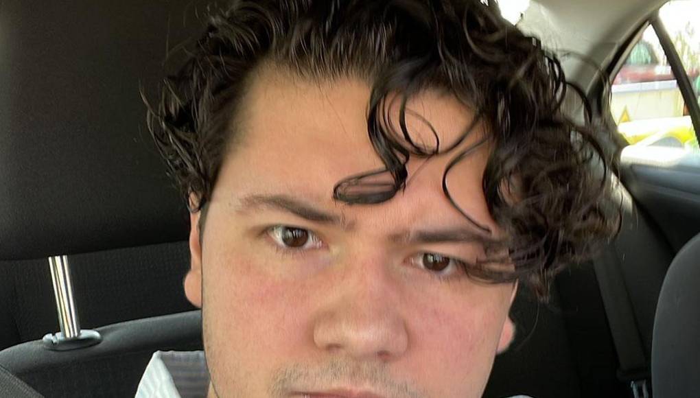 Padilla sorprendió al mandarle una flores de manera inesperado como regalo del 14 de febrero. Ante esto, la expareja de Villa se puso nerviosa y leyó la carta de Santiago.