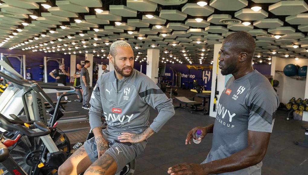 Posteriormente, Neymar se sumó a los entrenamientos con el Al Hilal y compartió nuevamente con sus compañeros. 