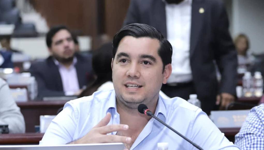 Octavio Pineda, ministro de la Secretaría de Infraestructura y Transporte (SIT), tiene un salario de 105,000 lempiras.