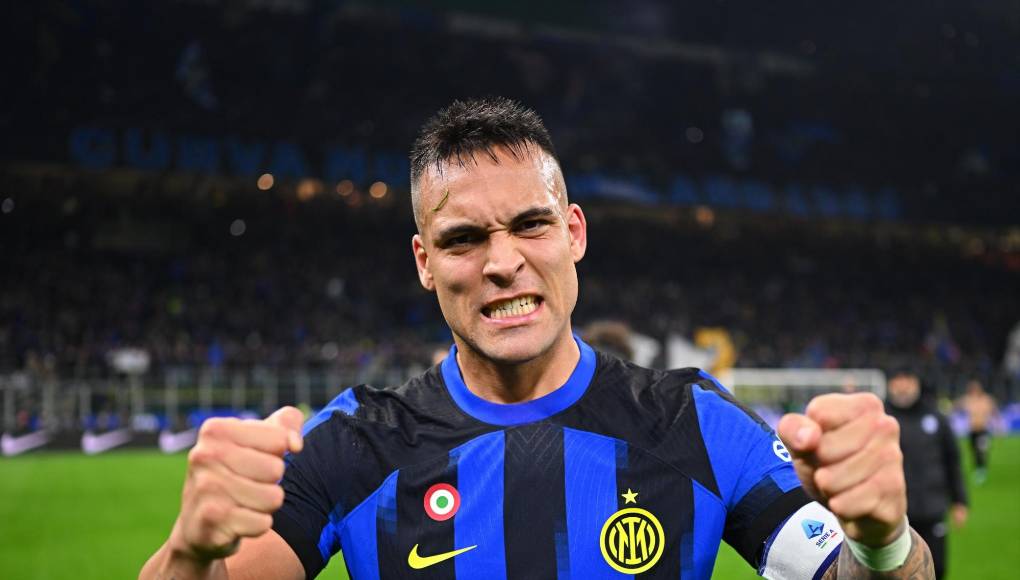 6 - Lautaro Martínez (Inter): El delantero argentino suma 46 puntos, por 23 goles. El ‘Toro‘ ya ha conquistado el título de la Serie A y aspira a competir hasta el final por la Bota de Oro, aunque parece una tarea casi imposible. Con 23 goles en 31 partidos, el campeón del mundo acumula 46 puntos, pero está lejos del líder. Aunque no pueda alcanzar la máxima distinción, podría conformarse con asegurar el título de Capocannoniere de Italia.