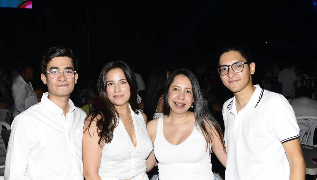 Enoc Pandurú, Fernanda López, Jennifer López y Daniel Ordóñez
