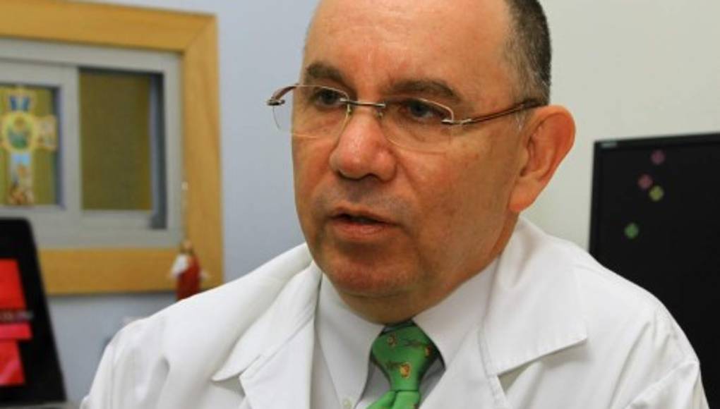 Tocarse y observarse los senos ayuda a detectar de forma temprana el cáncer