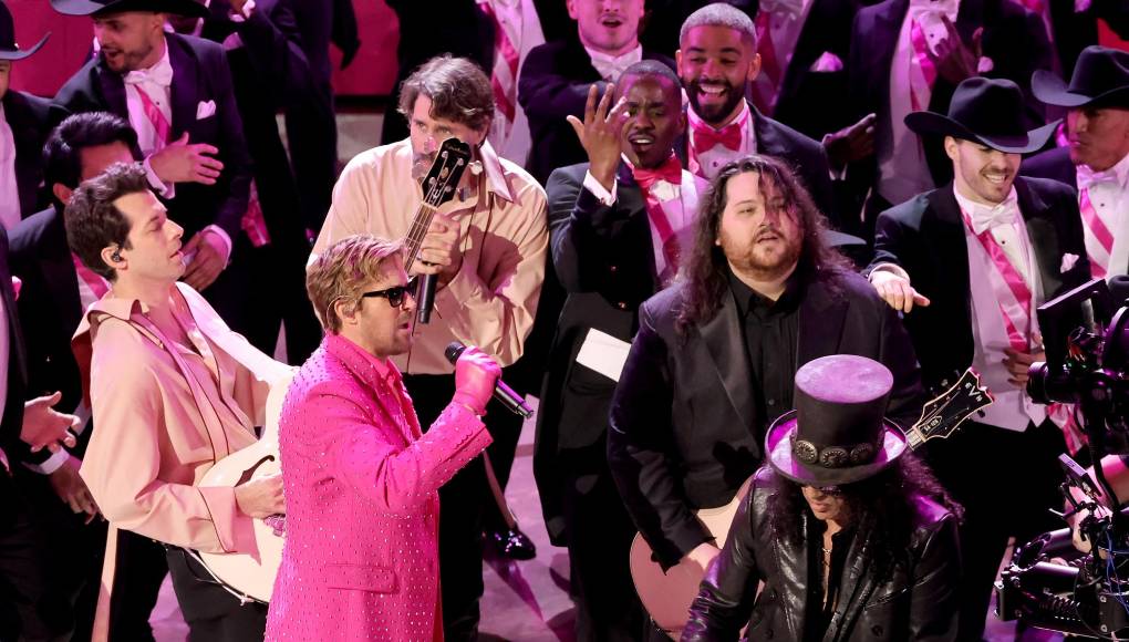 Ryan estuvo acompañado por consagrados músicos en el escenario, como ser Mark Ronson, Wolfgang Van Halen, y Slash