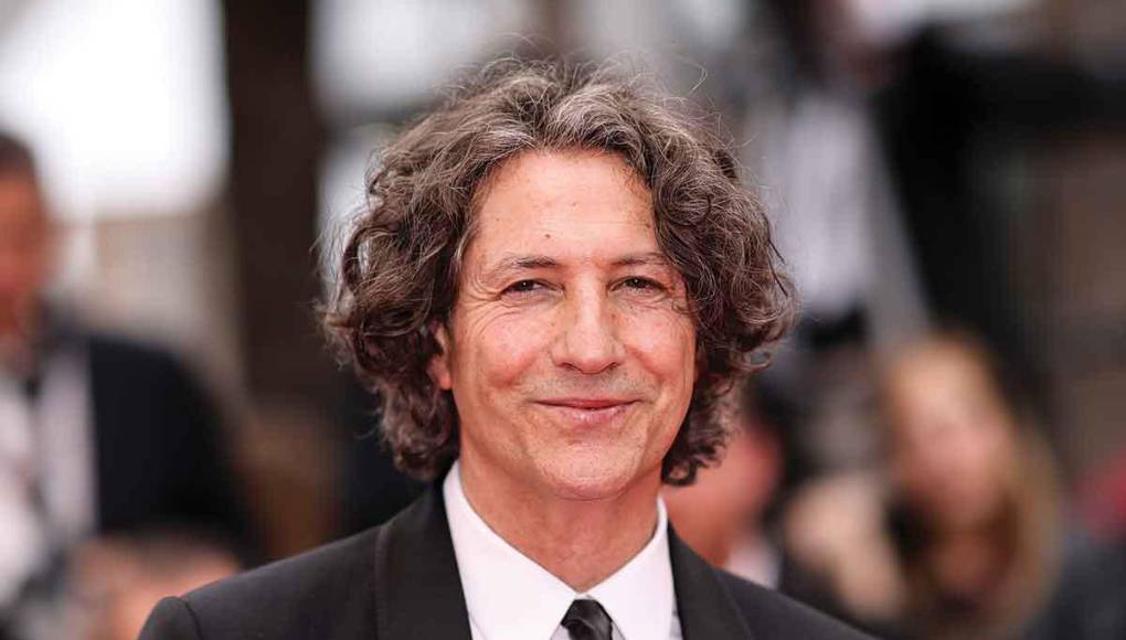 Además, en la subasta participa el director de ‘The Zone of Interest’, Jonathan Glazer, que se encuentra en el punto de mira tras la polémica por su discurso a favor de Palestina durante la última gala de los Óscar, que le valió una carta de denuncia que firmaron más de 400 profesionales de Hollywood de confesión judía.