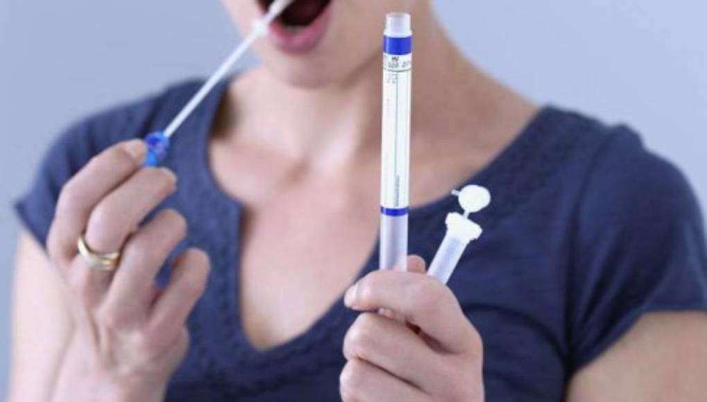 Desarrollan en México nanobiosensor para detectar cáncer de mama con saliva