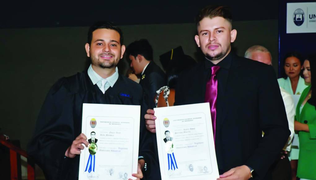 Óscar Arita y Kevin Serrano, de Ingeniería Eléctrica Industrial.