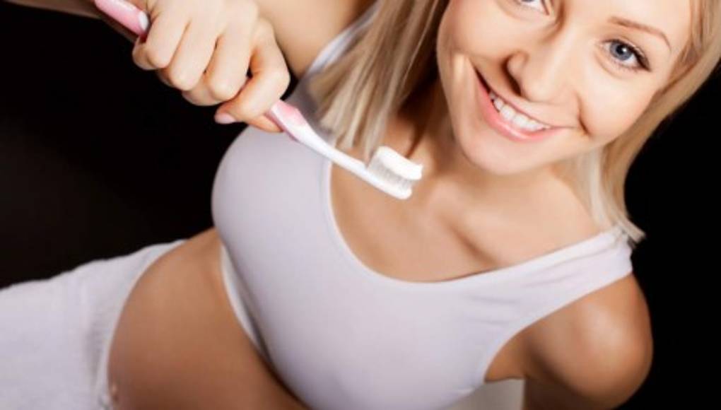 Cuide sus dientes y los de su bebé
