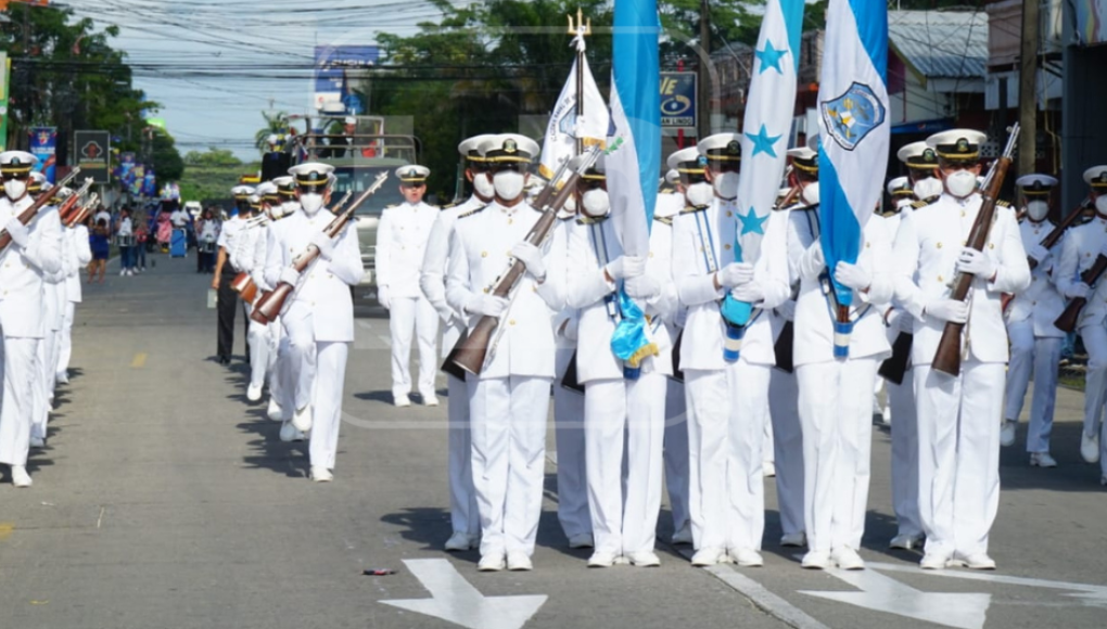 Inicia desfile de carrozas en Puerto Cortés