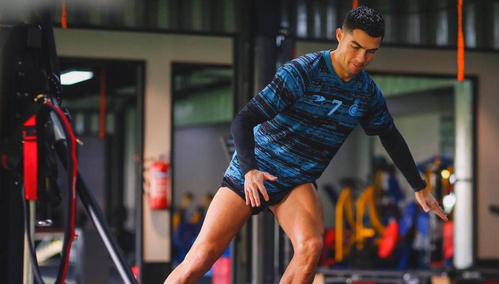 “Por supuesto, todo se combina con un entrenamiento duro. Pero el descanso es tan fundamental como el entrenamiento y la nutrición, incluso por la tarde. Y comer temprano en la noche”, agregó.