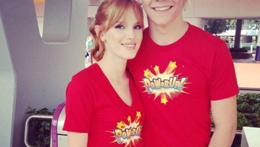 Bella Thorne muy cariñosa con Ross Lynch