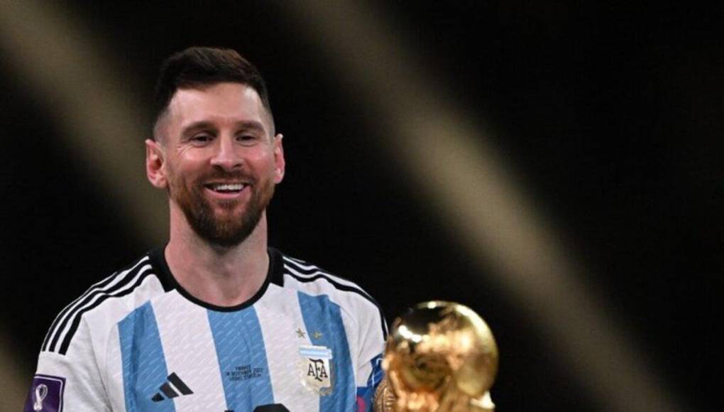 Lionel Messi - Ronaldo colocó al crack argentino en su 11 ideal de la historia en el ataque “por la derecha”, como él mismo dijo en la entrevista de Daily Mail Sport.