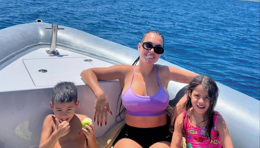 La modelo ha disfrutado en compañía de sus hijos y Cristiano Ronaldo.