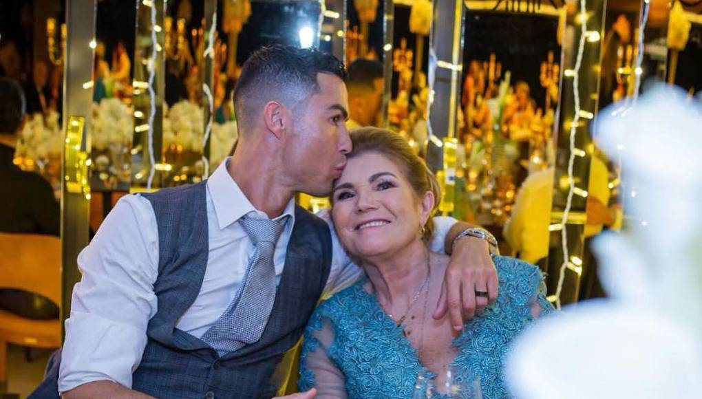 La modelo ha dejado ver más allá de su vida privada con Cristiano Ronaldo y sus hijos en sus redes y ‘Soy Georgina’, sin embargo, algo que ha sido cuestionable es la relación con la familia del futbolista.