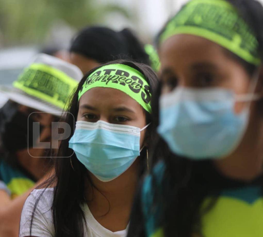La belleza de la mujer hondureña no podía faltar en los estadios y en la Gran Final de la Liga de Ascenso nos encontramos con lindas chicas.