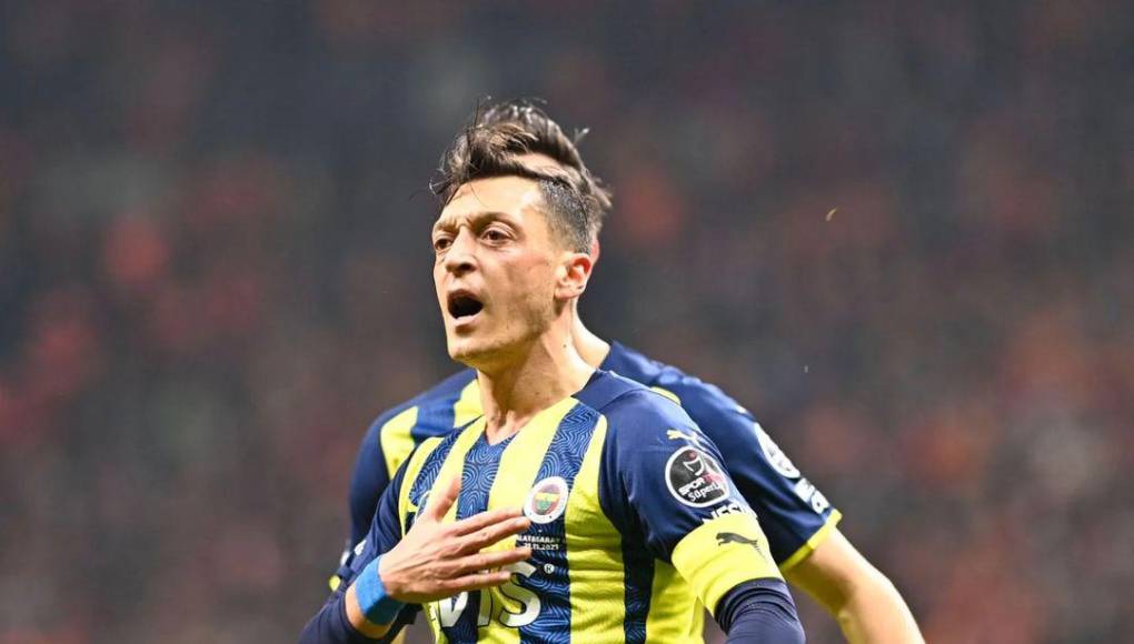 Su carrera finalizó en el 2020 cuando partió rumbo a Turquía para el Fenerbahce y el Istambul Basaksehir.