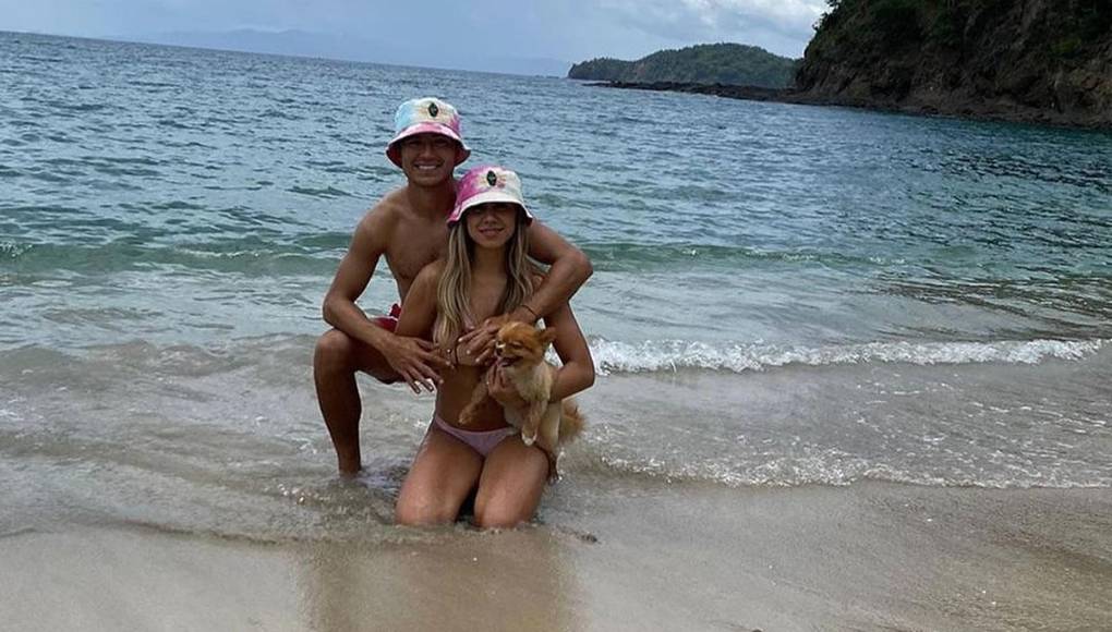 “Fue algo espontáneo, lo iniciamos con los vecinos, se han dicho muchas cosas, pero fue más por el tema de nuestro contrato está en pausa, no estamos generando, estamos bien, pero le dije a mi esposa, ‘cómo nos vamos a estar quedando viendo películas todo el día’. La familia de mi esposa es restaurantero y con las recetas de su papá hacemos alitas y boneless”, contó Torres.