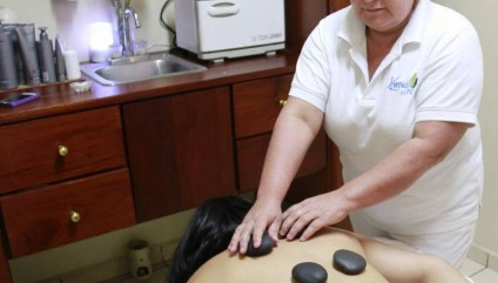 Si abusa de los lentes de contacto afectaría su vista