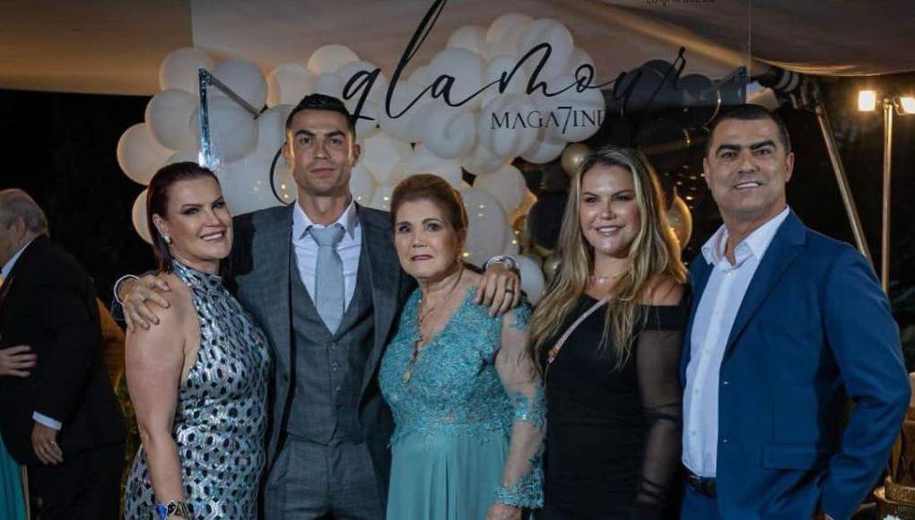 En dicha imagen, Dolores Aveiro y Georgina Rodríguez muestran su cariño junto a Cristiano Ronaldo.