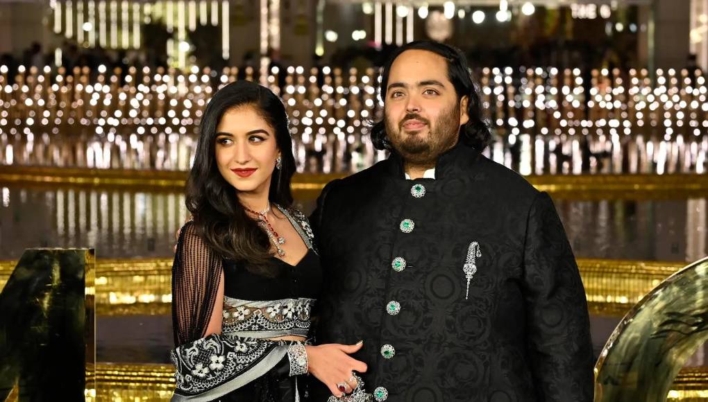 El hijo menor de Ambani, Anant Ambani, de 28 años, se casará con su prometida desde la infancia Radhika Merchant, hija del industrial Viren Merchant, propietario de un imperio de servicios médicos.