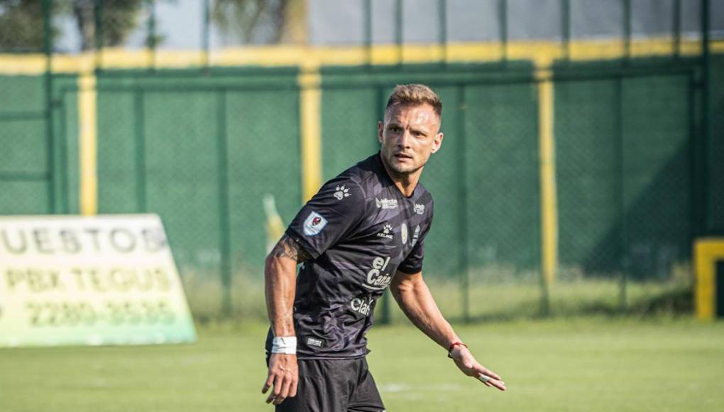 Sebastián Hernández - El defensor argentino solamente participó en 11 juegos y marcó un gol con Real España, con la salvedad de que el ex Ferro Carril Oesta fue perseguido por las lesiones.