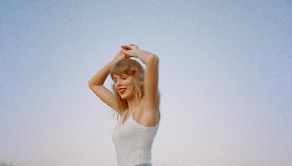 El tercer gran hito discográfico de su carrera, además en plena pandemia, fue su alianza con Aaron Dessner (The National) como productor, del que surgieron ‘Folklore’ y ‘Evermore’, “cambiando su ‘target’ hacia un público ‘underground’ que la empieza a tomar más en serio”. 