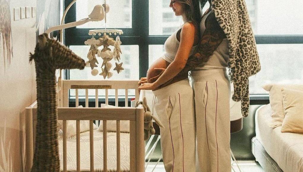 ”El 9 de marzo a las 8:23 a.m. nació el amor de nuestras vidas París Londoño Gómez. Gracias a todos por sus mensajes de felicitación y por sus buenos deseos. Susana.. Amor: Gracias por cumplirme el sueño más grande de ser padre, jamás olvidaré ese momento. Las amo.”, dedicó en su publicación Maluma.